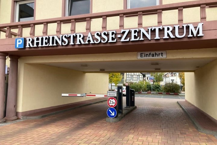 Einfahrt Rheinstrasse-Zentrum