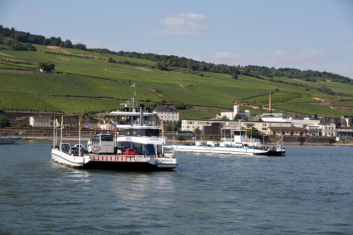 Autofähren vor Rüdesheim