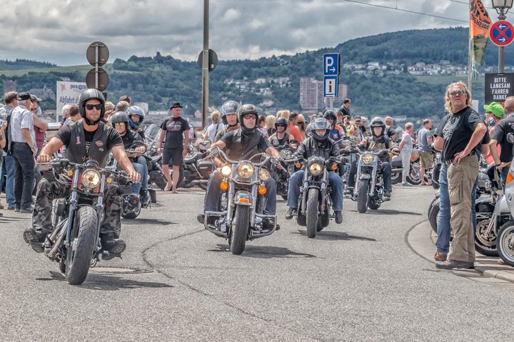 Magic Bike - Biker auf der Rheinstraße